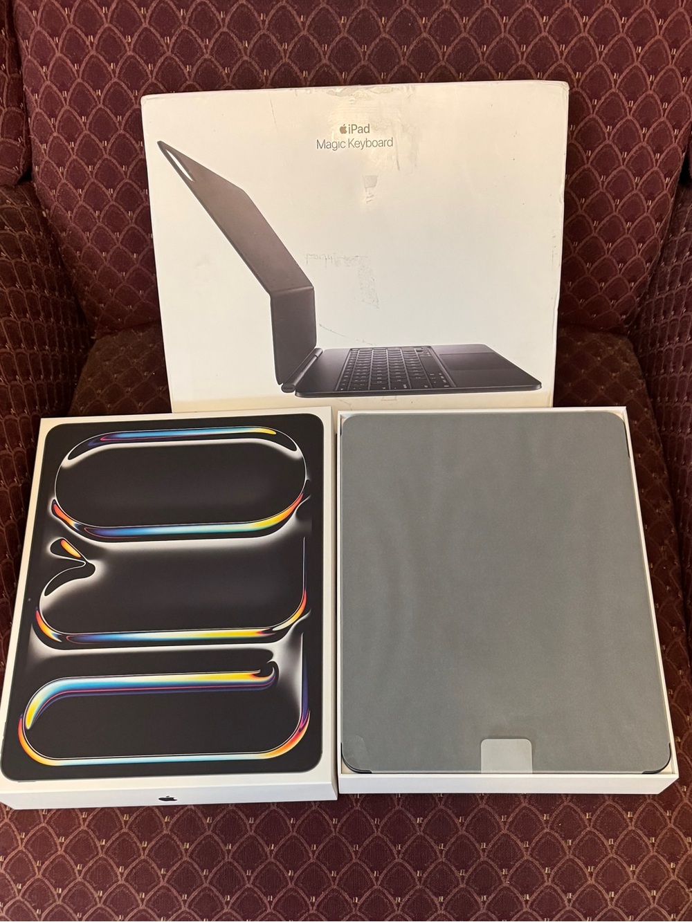 Brand new iPad Pro M5 13 inch WiFi + Cell AND New Magic Keyboard Apple Bundle !!